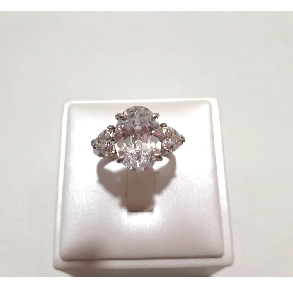 Vintage Silver Tone Ladies Ring with large Oval CZ Size 8.25